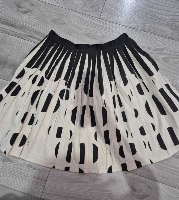 Fusta plisata alb-negru
