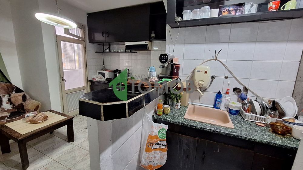 Тристаен апартамент в кв. Железник