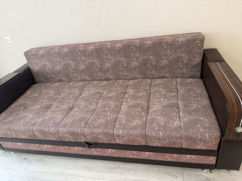 Продаю диван срочно