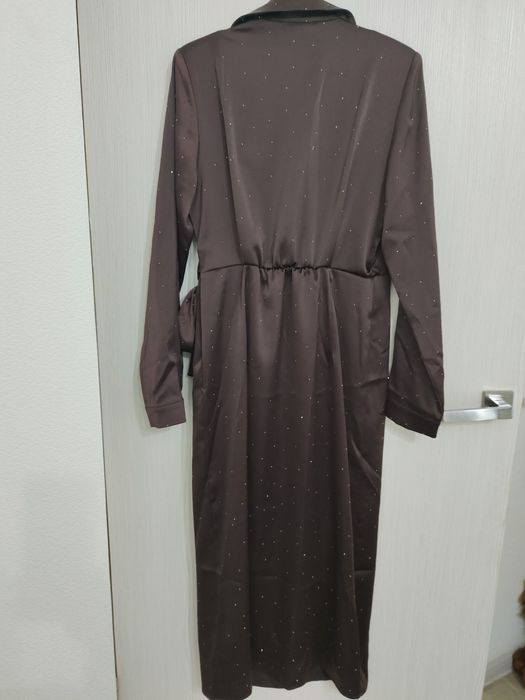 Новое атласное платье