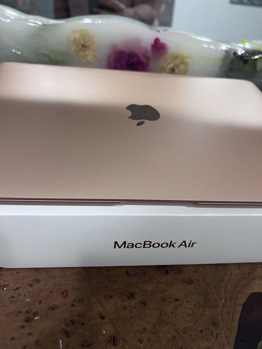 Macbook air M1 2020года