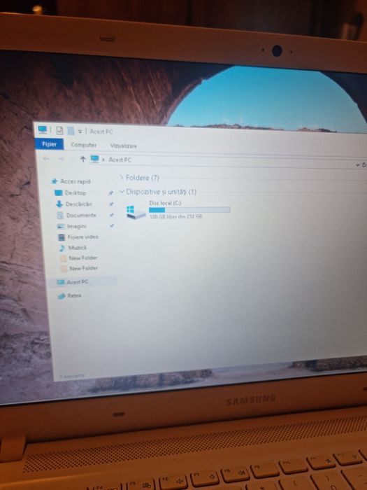 Laptop Samsung cu încărcător