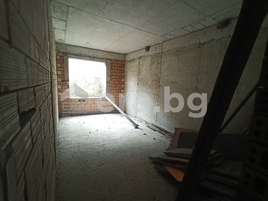 Продава се Къща в Варна, м-т Боровец - юг - 360 кв.м за 528 €/кв.м - Снимка #2