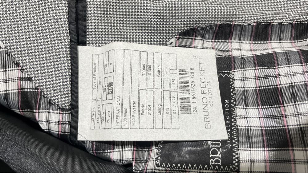 Продам брючные костюмы