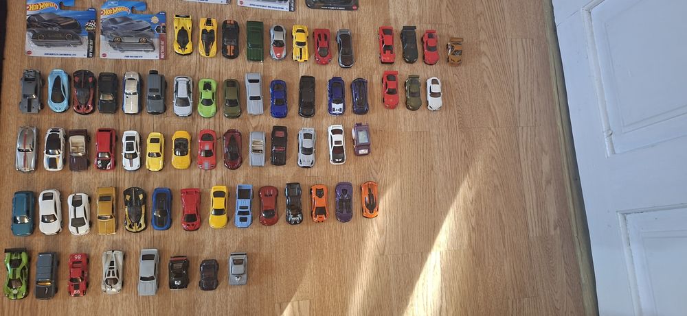 Vând mașinuțe hotwheels