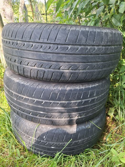 Vând 3 cauciucuri 20 lei bucata
