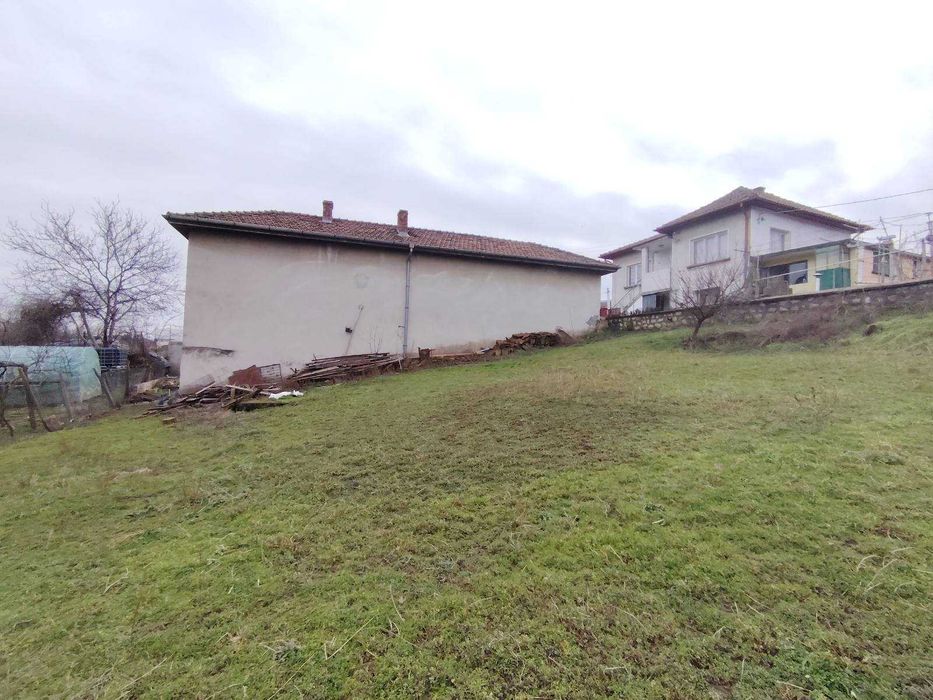 Къща в близост до Плевен, с. Гривица