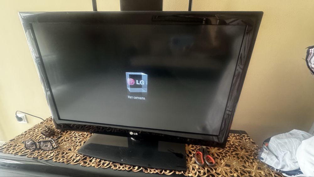 Телевизор LG среднего размера