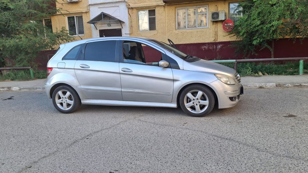 Жеңіл автокөлік сатылады.