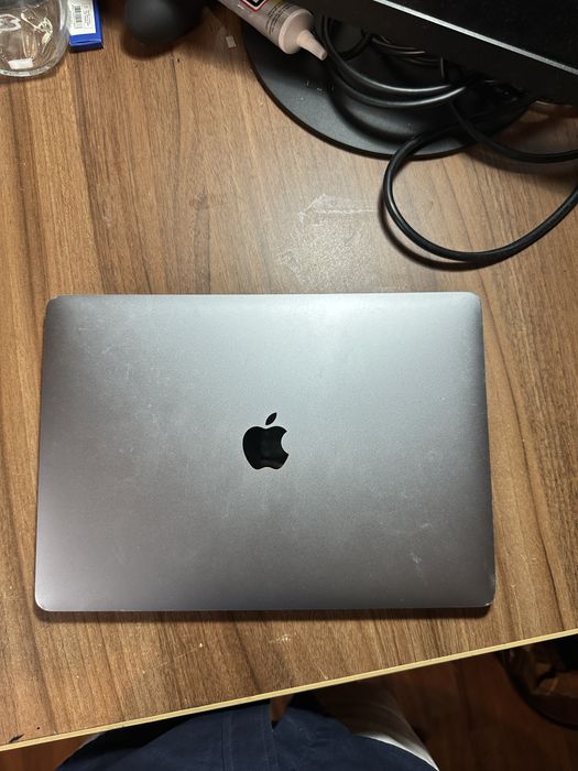 Macbook pro 13 touchbar 2017 16 GB RAM 1 tb SSD baterie 100%