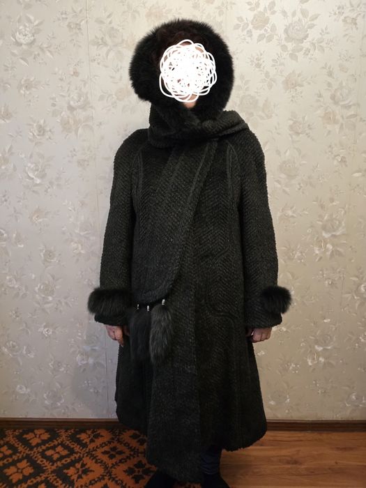 Женское пальто со съемным капюшоном