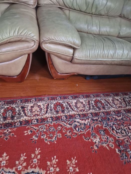 Продам Кожаный диван и кресло