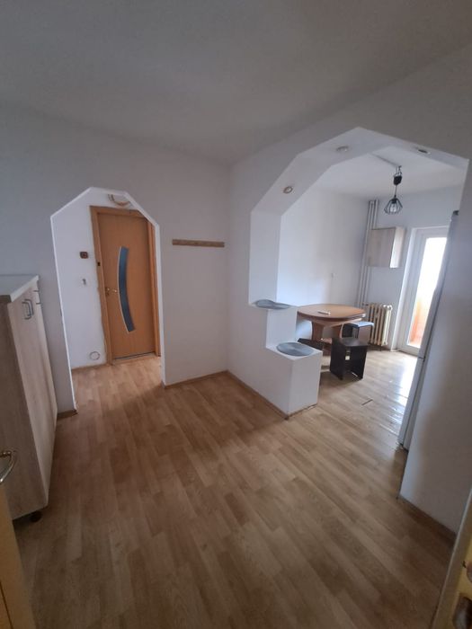 Inchiriez apartament cu 2 camere