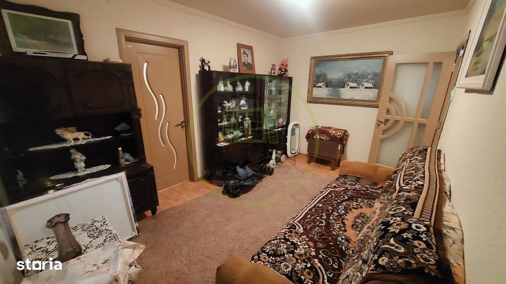 Apartament doua camere semidecomandat, parter, Craiovita zona Scoala 3