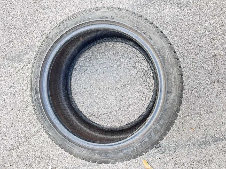 Гуми 225 45 18 / 255 40 18 Goodyear зимни