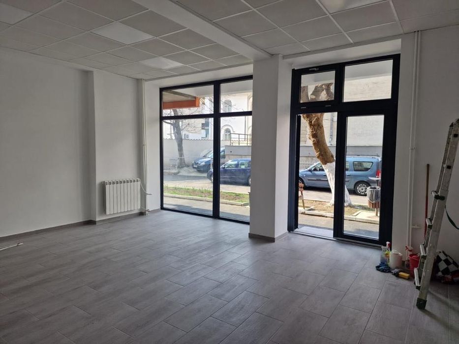 Spatiu comercial de inchiriat centru Rm Valcea Centru