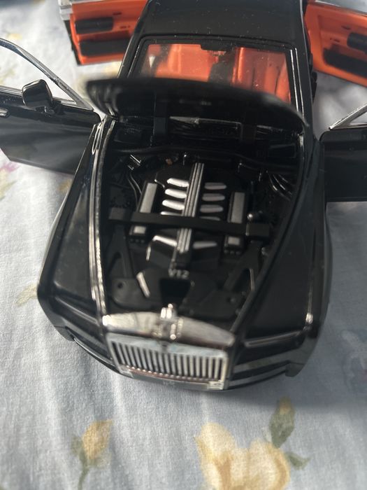 Masina de jucarie rolls royce scara 1/24