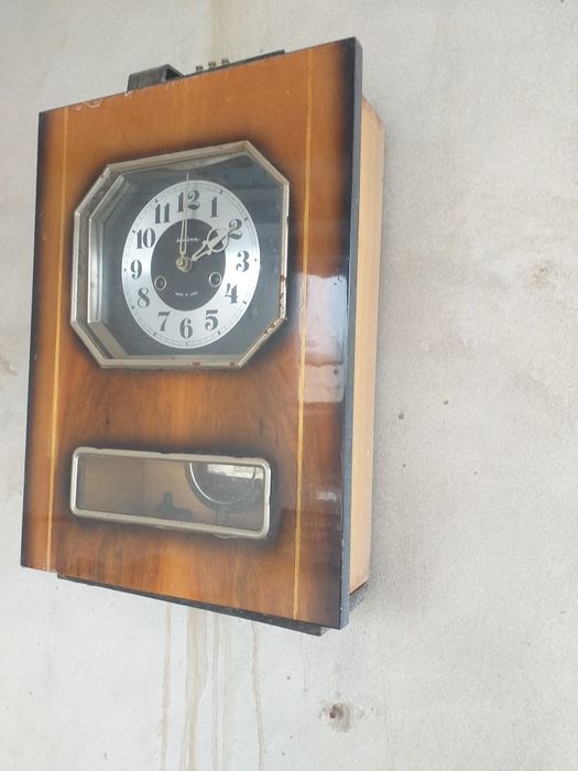 Часы, старинные, в хорошем состоянии