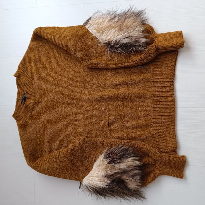 Пуловер с елегантни ръкави