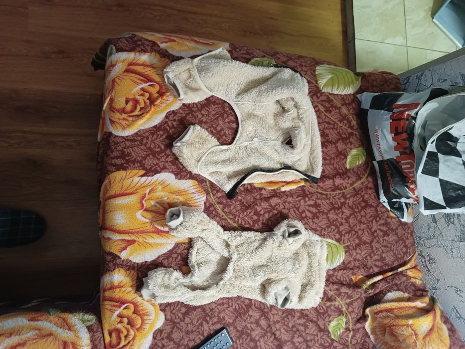 Продавам поларени дрешки за куче