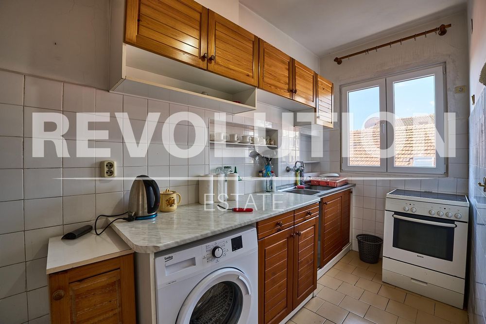 Дава се под наем Етаж от къща в Пловдив, Център - 108 кв.м за 425 € - Снимка #1