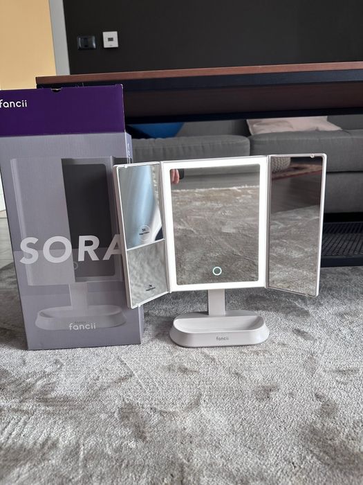 Oglinda cosmetica led cu picior