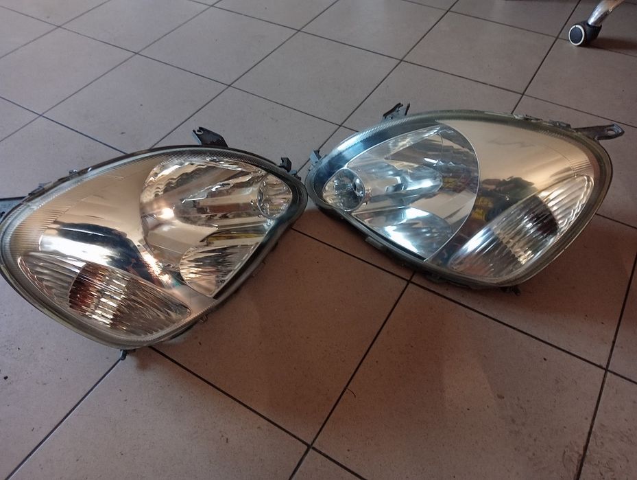 Faruri Europa Toyota Yaris 2005