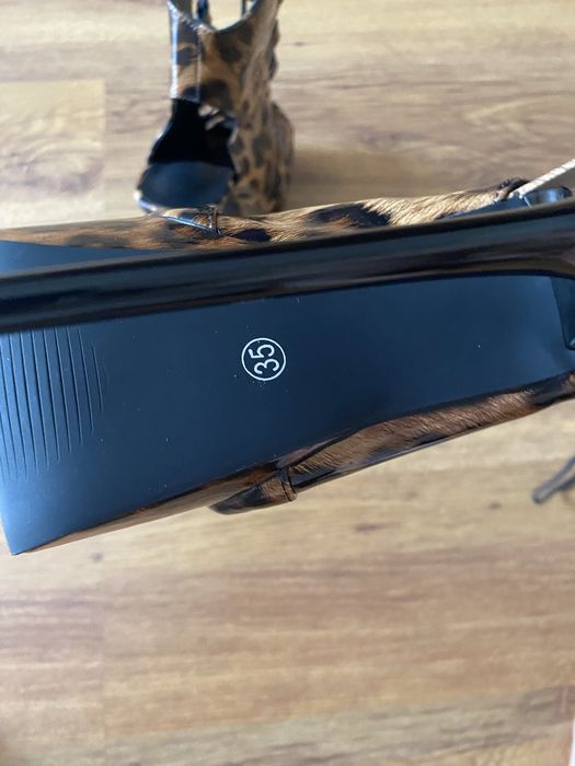 Tocuri 15 cm ,marime 35 ,ne purtate ,pret negociabil