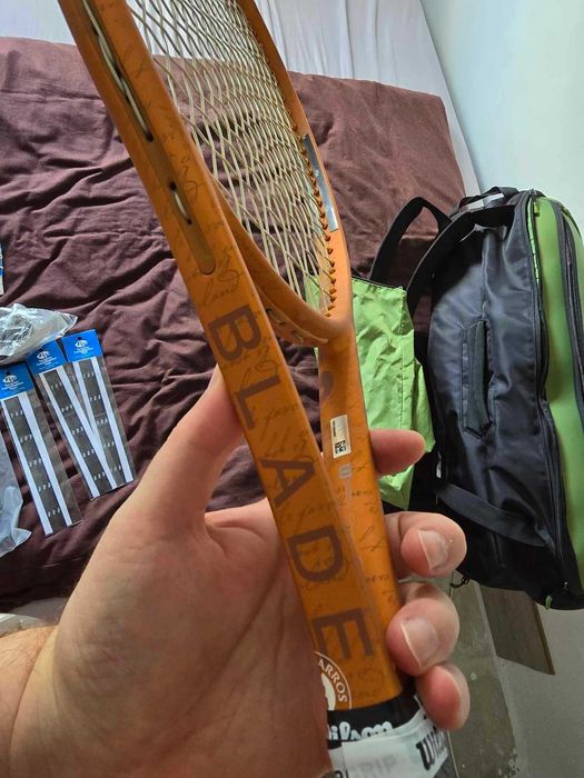 EDITIE LIMITATA - Wilson Blade 98 (18X20) V8.0 Roland Garros + CADOU