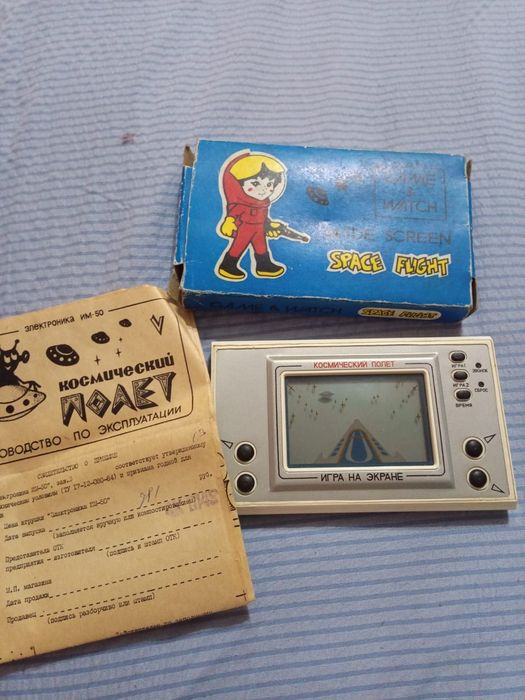 Продам  электронную игру "космический полет"