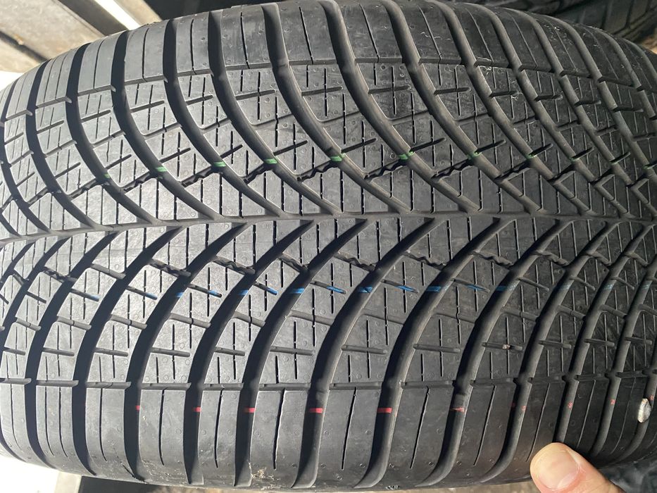 Шины 245/45/18 пара бу гудиер