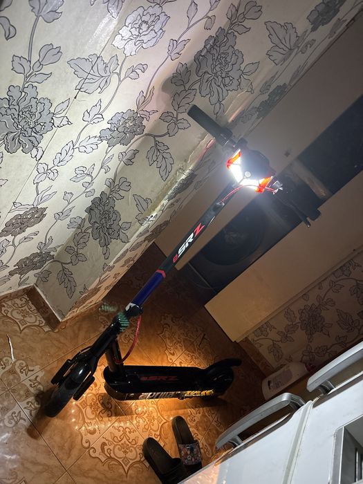 trotineta elrctrica aprilia esrz