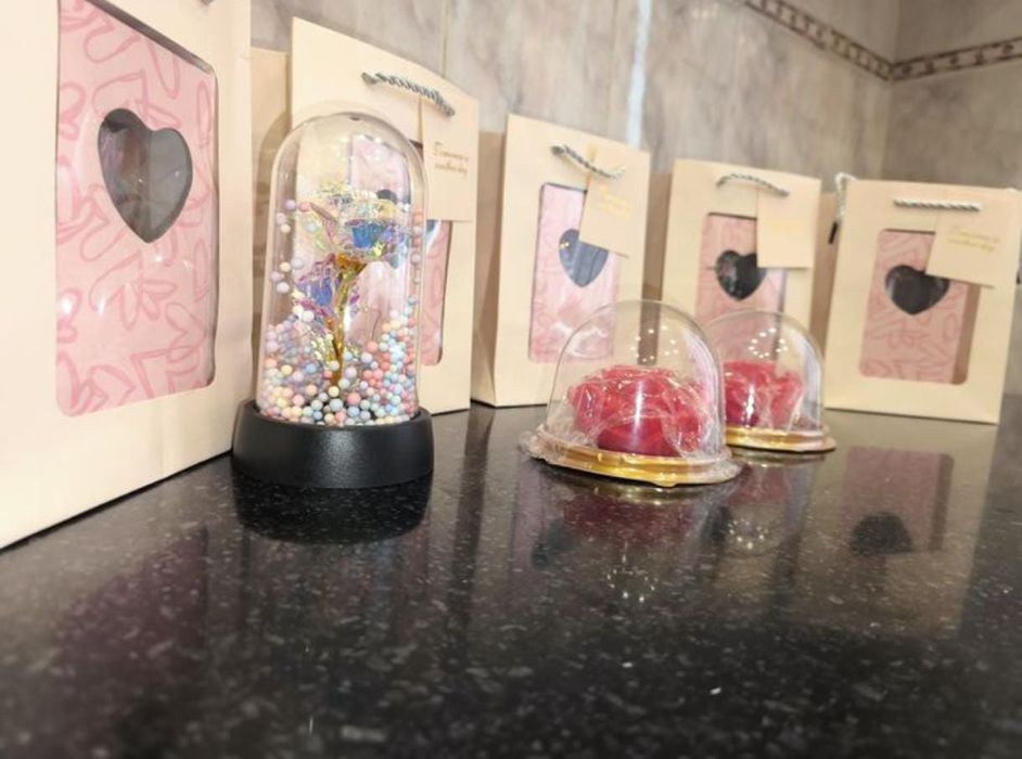 Подарок , цветы , праздник роза