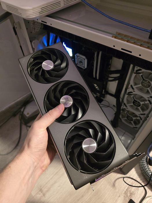 In GARANTIE Placa video amd 7900 xtx vapor 24 bg  saphire nitro