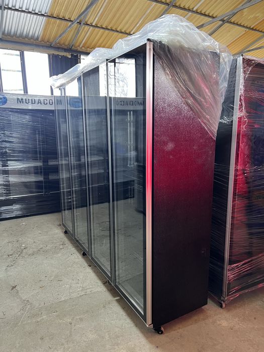 Vitrina frigorifica verticala cu 4 usi pentru sucuri sau flori