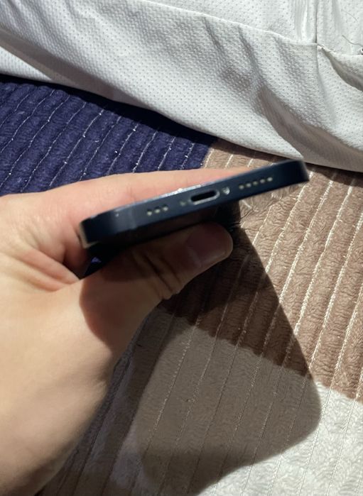 Продам айфон 13