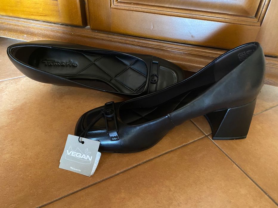 Дамски обувки на ток от естествена кожа.