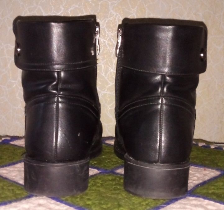 Полусапожки женские.