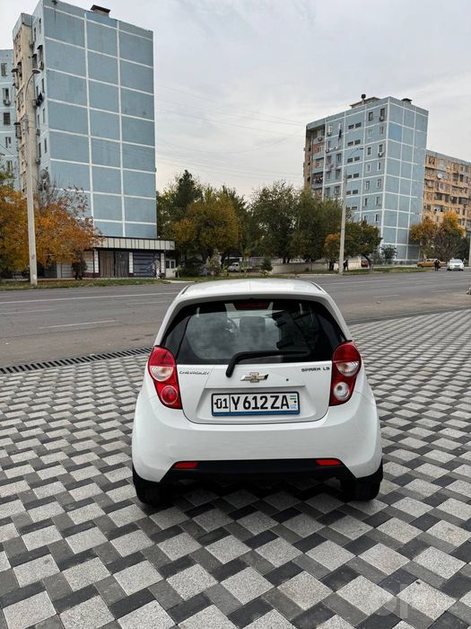 Chevrolet spark sotiladi
