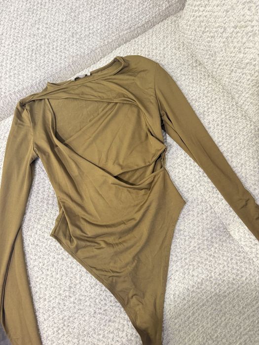 Топове, бюстиета, бодита ,блузи, потници, рокли Zara, LeGer, About you, Bershka, Nikole collection,Evis