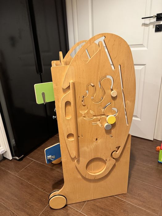 Turn de învățare Montessori din lemn, cu Busy Board și roți