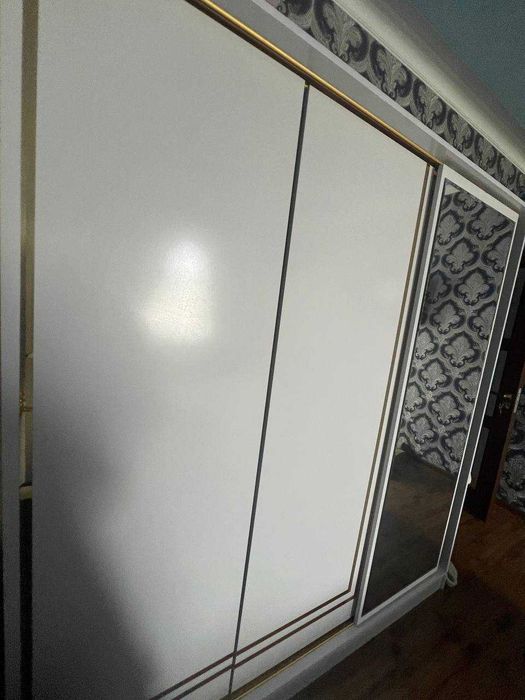 Спальный гарнитур продаю