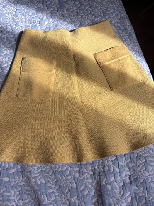 Теплая желтая мини-юбка