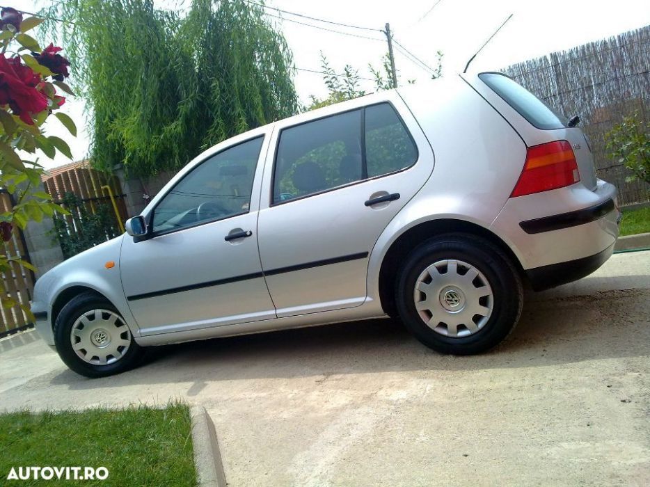 Volkswagen Golf 2002 benzină, 2.371 € — imagine 2