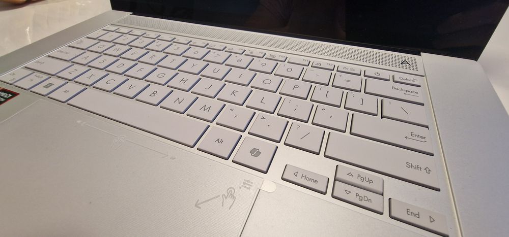 Лаптоп ASUS Zenbook S 16, AMD Ryzen AI 9 365, 24 GB DDR5 RAM, 1 TB PCIe SSD, 16” 3K сензорен екран (2880x1800), AMD Radeon 880M, Win 11 pro
