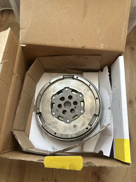 Маховик (Citroen/Peugeout) LUK 1.6 HDI