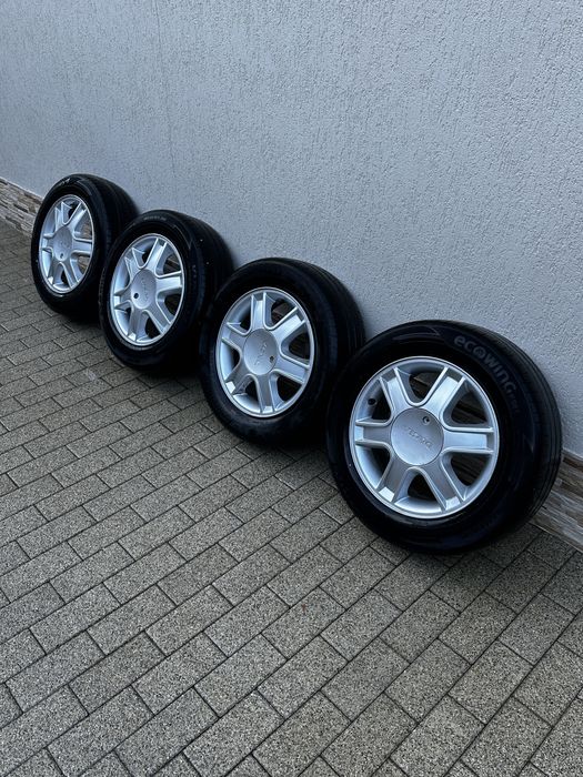 Vand 4 jante cu anvelope 450 lei