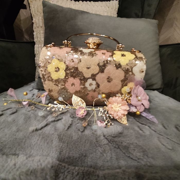 Рокля с аксесоари