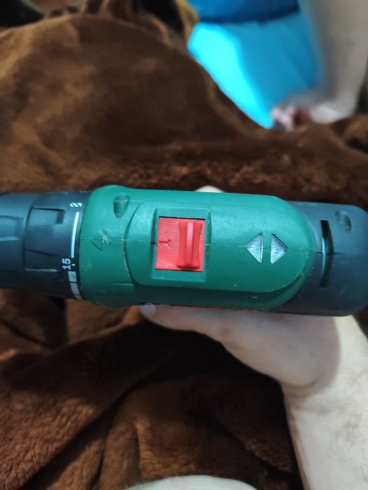 Vând mașină de găurit și înșurubat Bosch EasyDrill 1200,