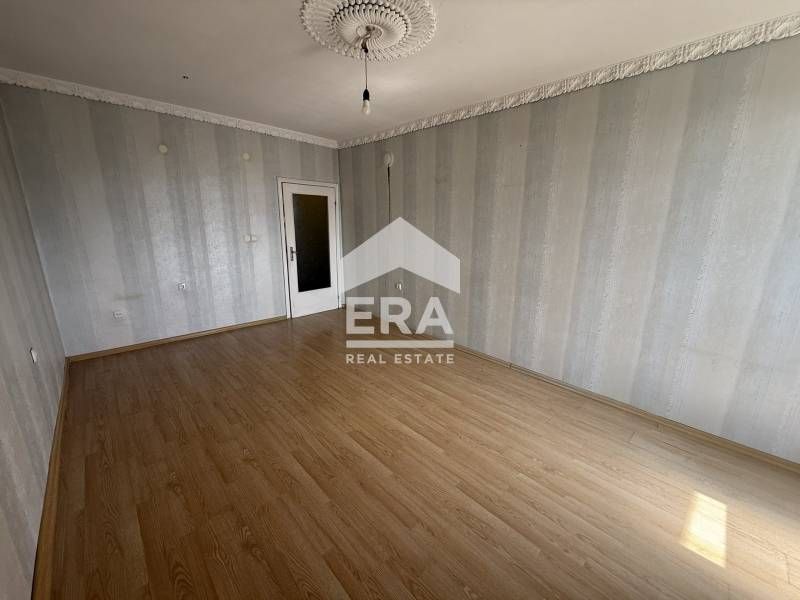 Четиристаен апартамент на ул. "Николаевска"